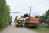 Сотрудники МУП «ЖКХ» п. Михайловский с помощью техники проводят работы по уборке и вывозу накопившегося мусора с территории поселка.